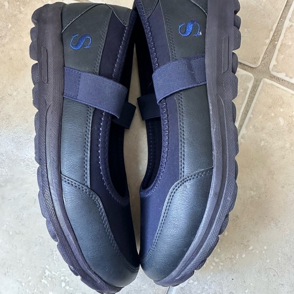 Women's Mary Jane Style Walking Shoes - size 40/9 - Picture 2 of 3